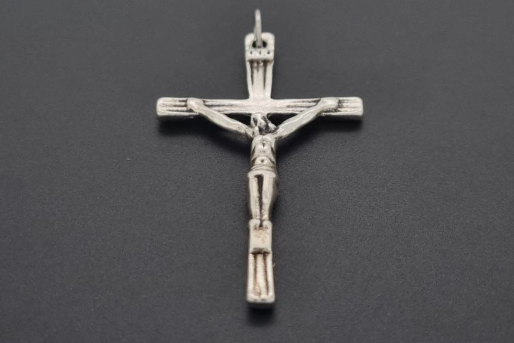 Anhänger Kreuz mit Christus und Stahlöse, ca. Maße 44x26mm, Bohrung ca. 1,5mm, unecht silberfarben