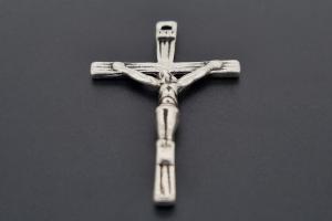 Anhänger Kreuz mit Christus und Stahlöse, ca. Maße 44x26mm, Bohrung ca. 1,5mm, unecht silberfarben